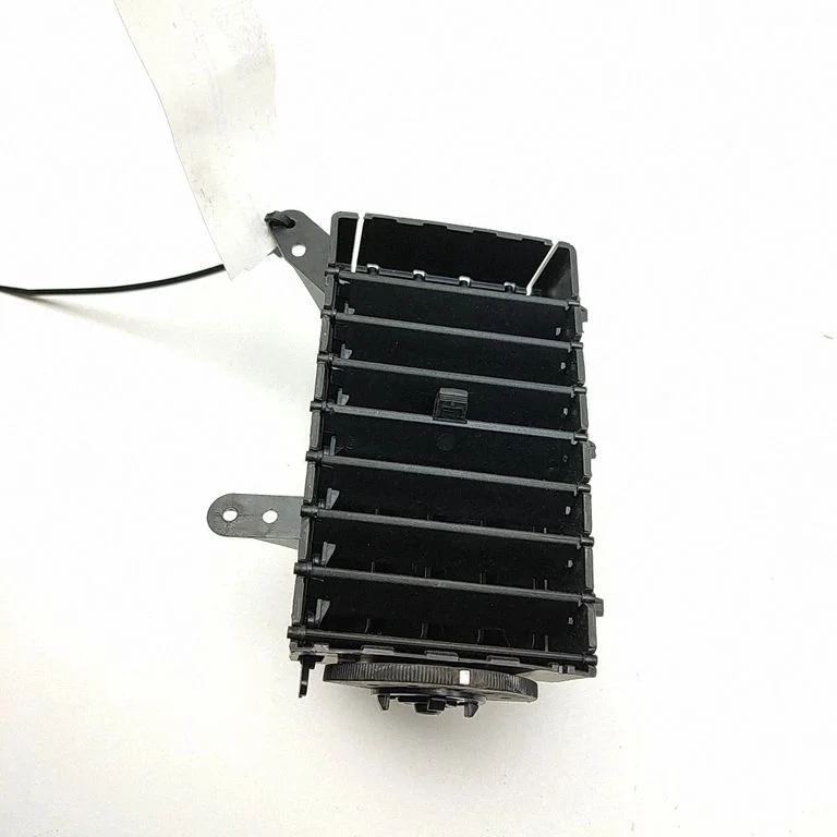 Armatuurlaua õhutusresti kate 05028821AA – Chrysler Voyager (2008-2016)