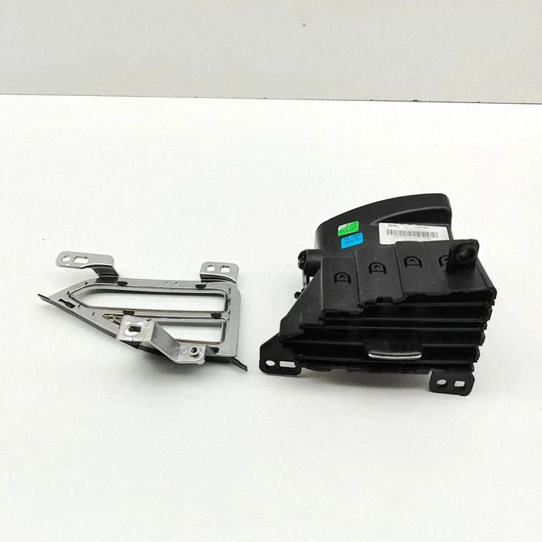 Kratka nawiewu szyby 102326900C