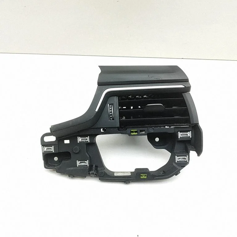 Paneļa gaisa restītes 8W2820902
