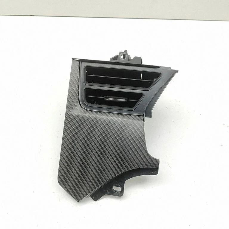 Kratka nawiewu szyby 102327000D