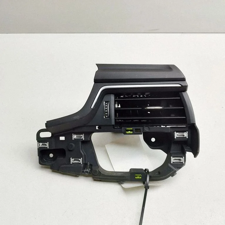 Paneļa gaisa restītes 8W2820902