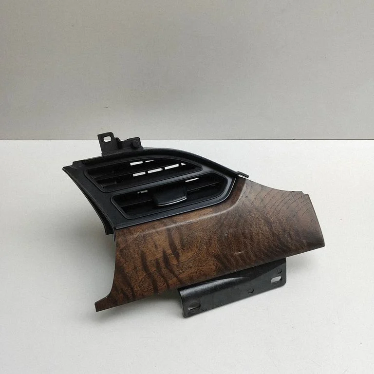 Kratka nawiewu szyby 102324400D