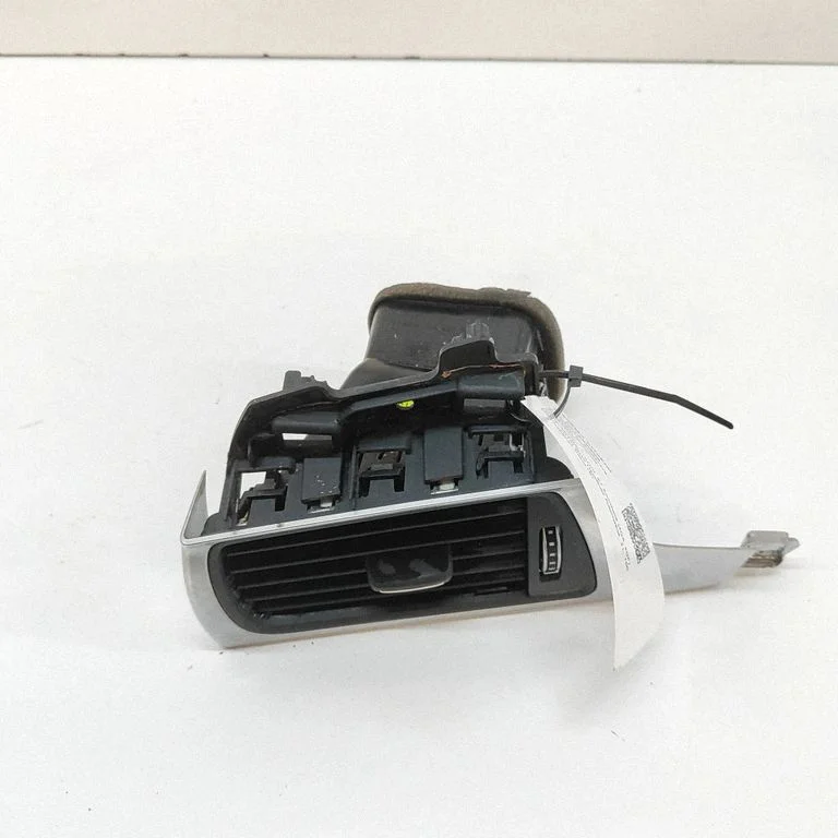 Armatuurlaua õhutusresti kate – Audi A7 S7 4G (2011-2017)