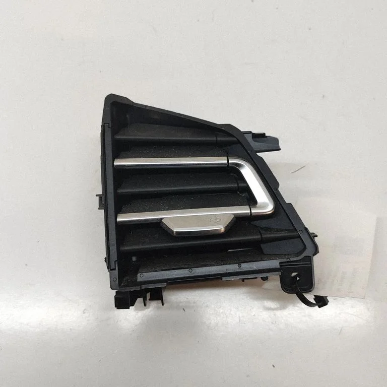Kratka nawiewu szyby 89C820902A