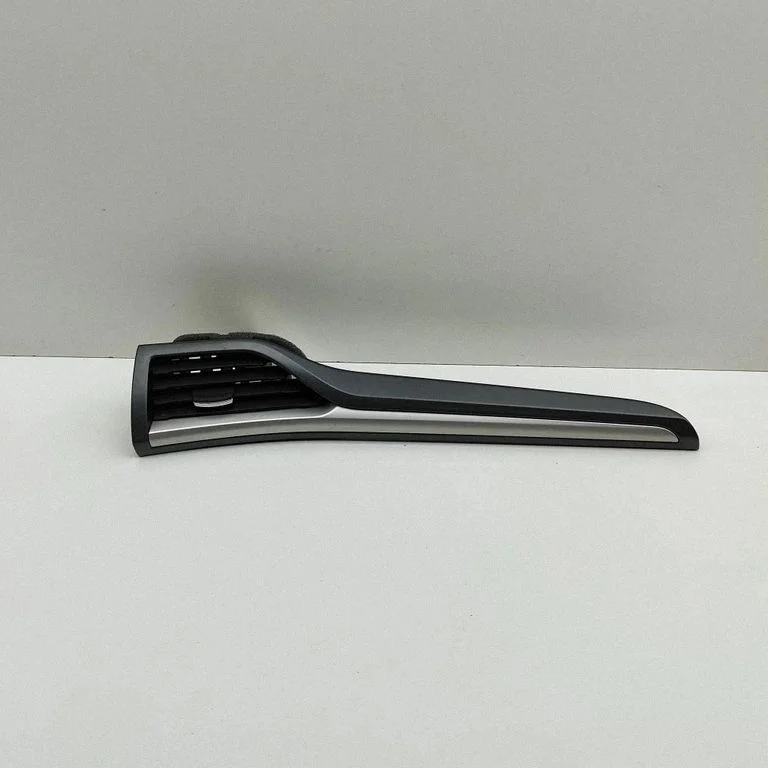 Paneļa gaisa restītes DS73F04338F