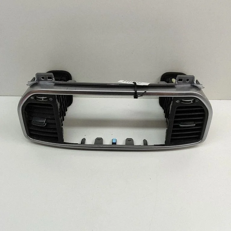 Kratka nawiewu szyby 84740F1AB0QB1