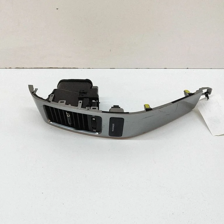 Armatuurlaua õhutusresti kate 5501260010