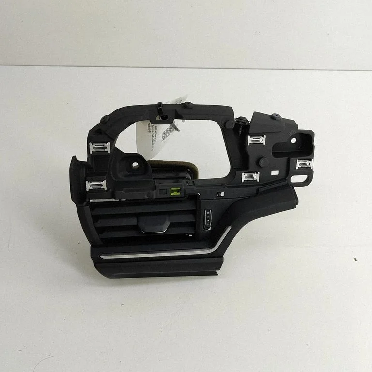Kratka nawiewu szyby 8W2820902B