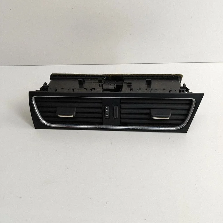 Paneļa gaisa restītes 8T2820951