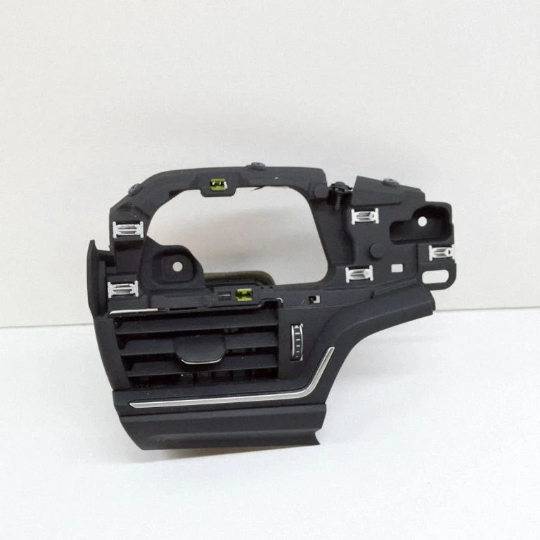 Paneļa gaisa restītes 8W2820902B