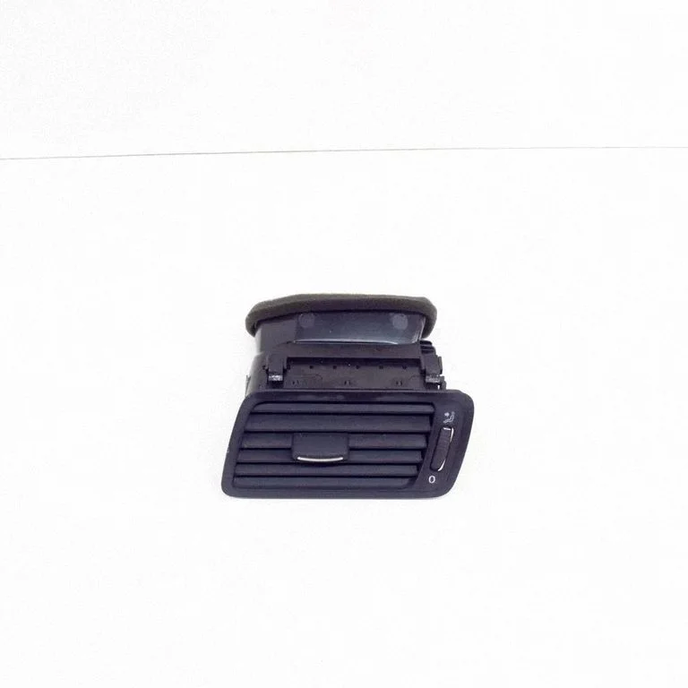 Dashboard air vent grill cover trim – Volkswagen Passat B6 (2005-2010)