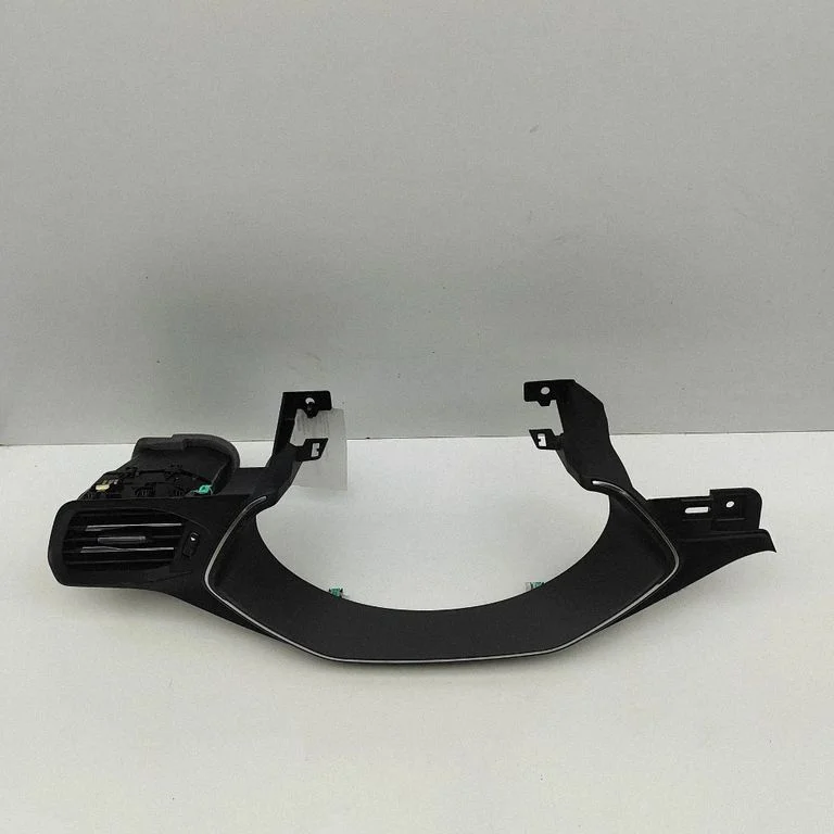 Instrumentu paneļa apdare LV4BS044D70EN
