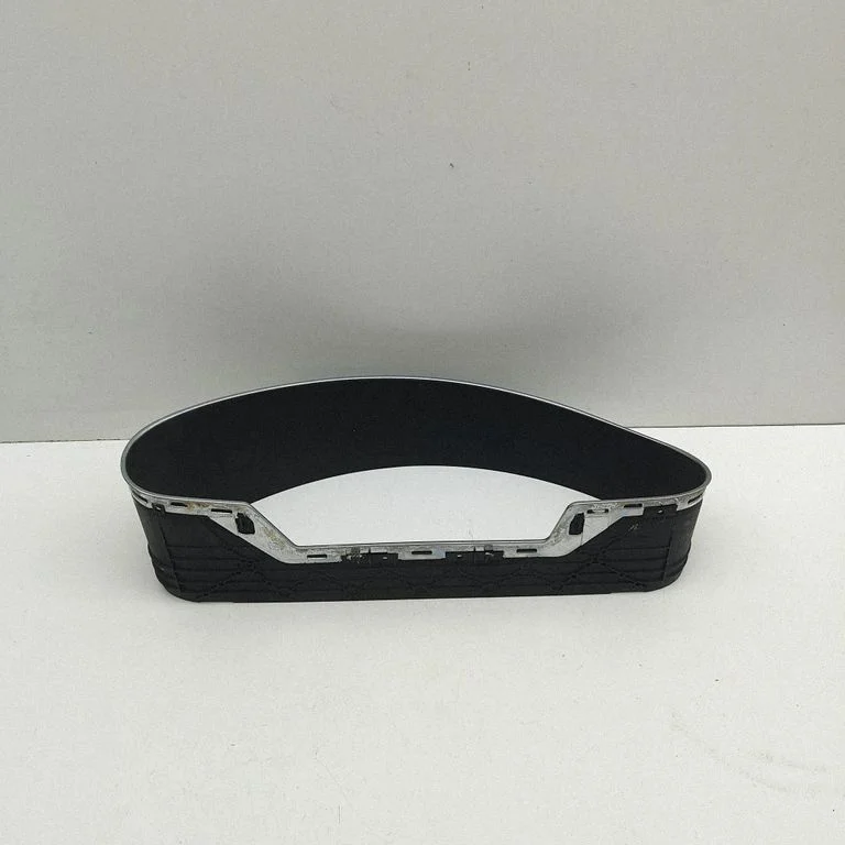 Instrumentu paneļa apdare – Mercedes-Benz CLS klase C219 (2003-2011)