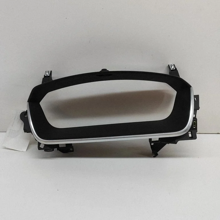 Instrumentu paneļa apdare T4K4546
