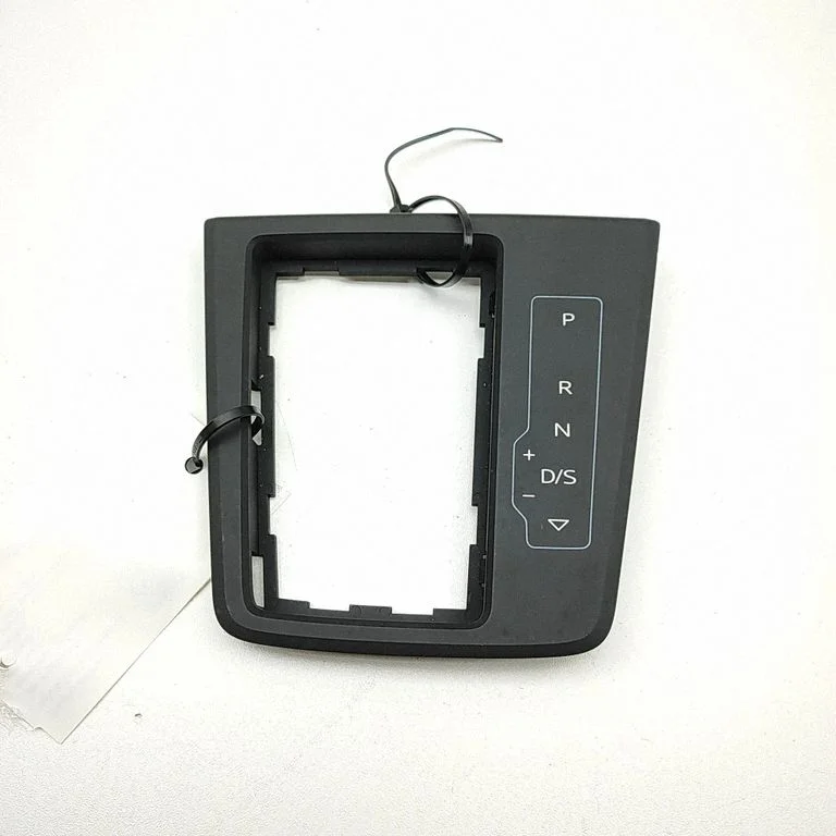 Ramka dźwigni zmiany biegów (plastikowa) 83C713463A