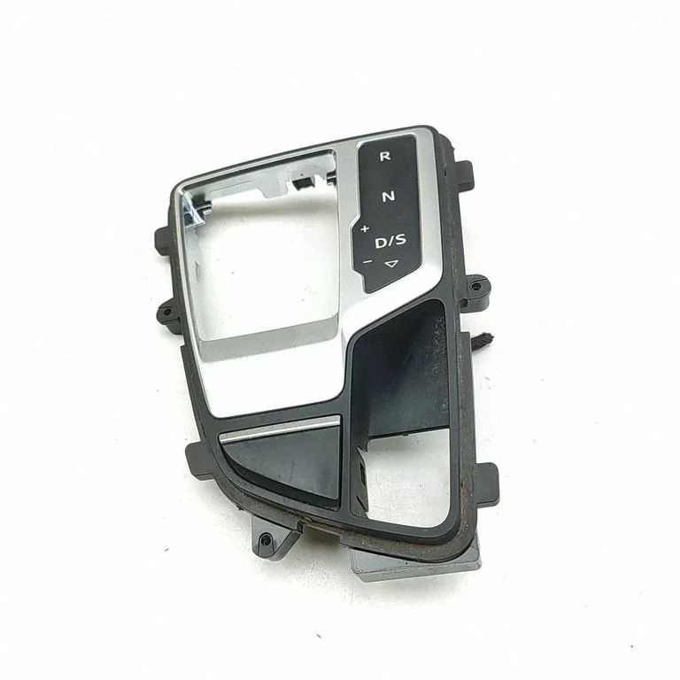 Pārnesumu pārslēga sviras apdare (plastmasas) 8W2713111C