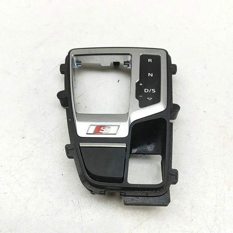 Pārnesumu pārslēga sviras apdare (plastmasas) 80C713111B