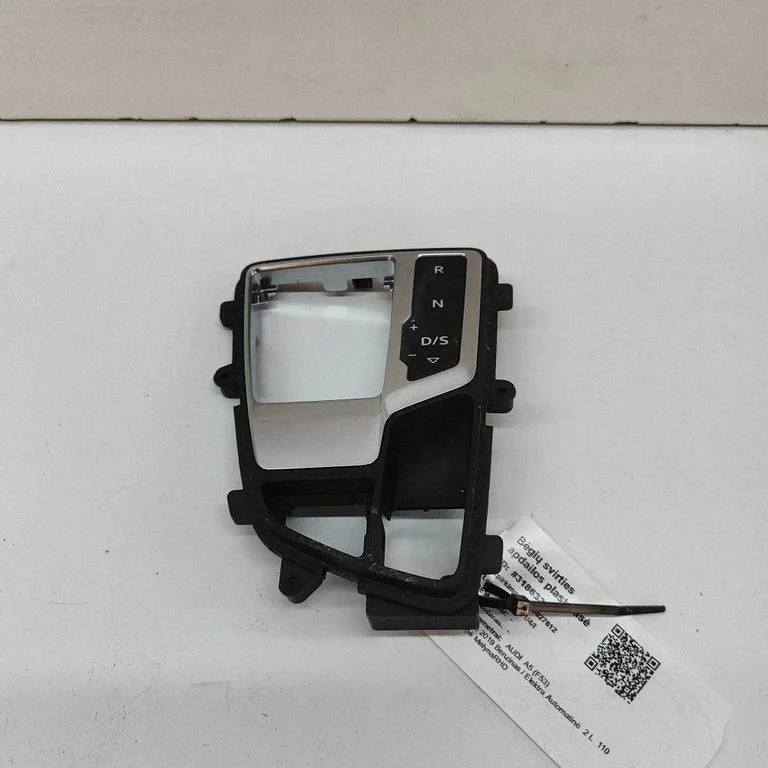 Pārnesumu pārslēga sviras apdare (plastmasas) 8W2713111C
