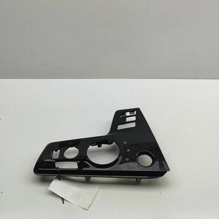 Pārnesumu pārslēga sviras apdare (plastmasas) 84651P1700