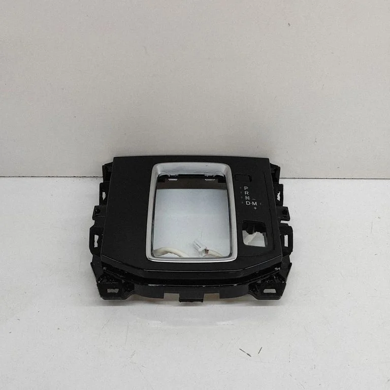 Pārnesumu pārslēga sviras apdare (plastmasas) K12364341