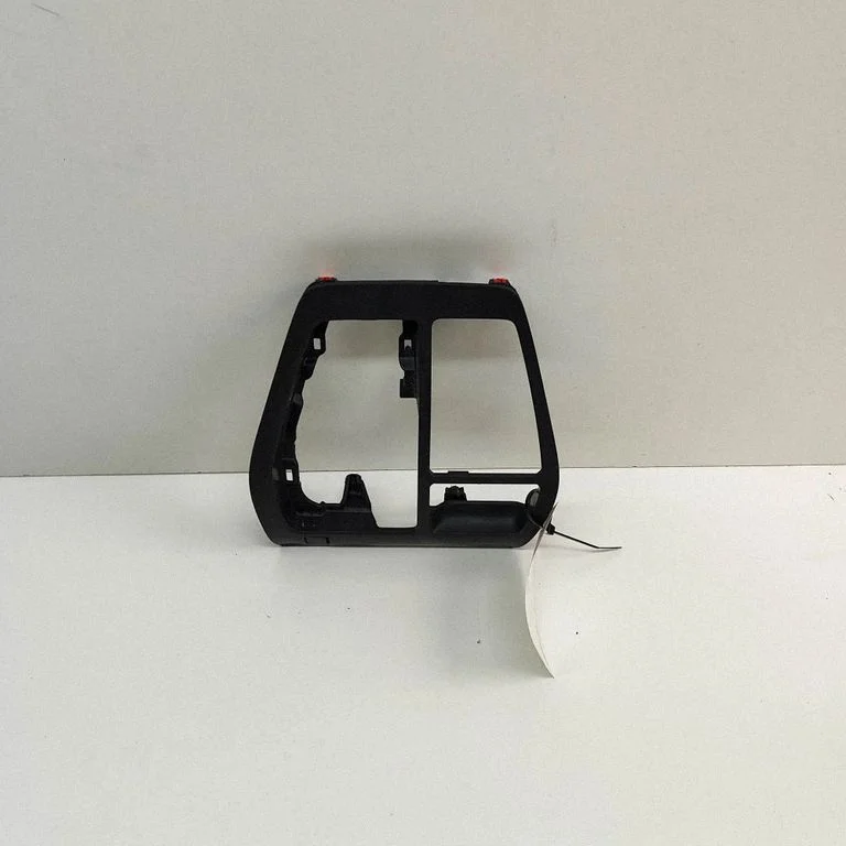 Pārnesumu pārslēga sviras apdare (plastmasas) – Toyota RAV 4 (XA50) (2018-)