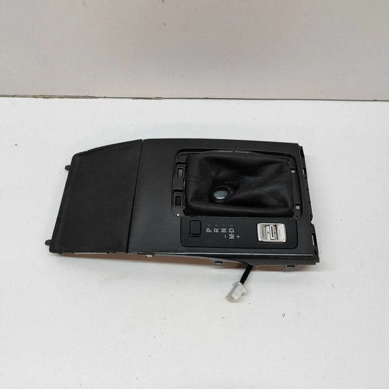 Pārnesumu pārslēga sviras apdare (plastmasas) KA0H64341