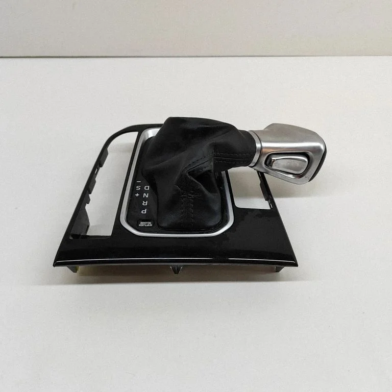 Pārnesumu pārslēga sviras apdare (plastmasas) 84651G2BA0