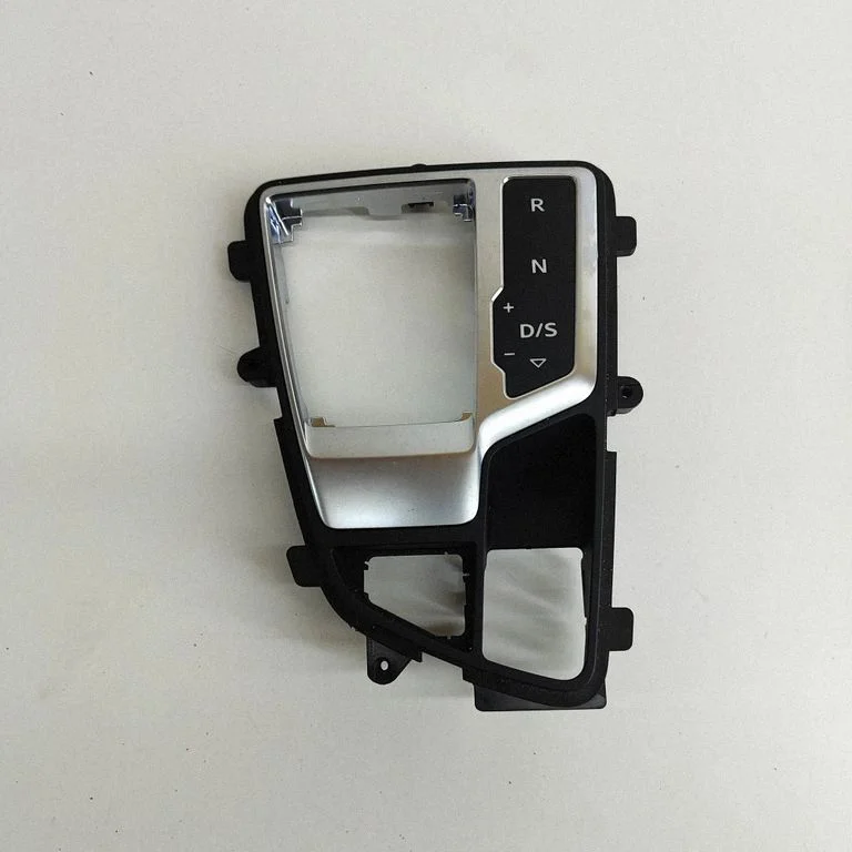 Pārnesumu pārslēga sviras apdare (plastmasas) 8W2713111C
