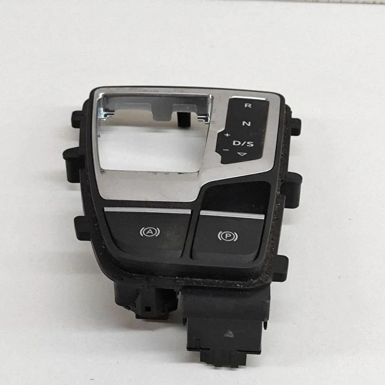 Pārnesumu pārslēga sviras apdare (plastmasas) 80C713111C