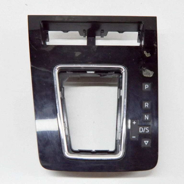 Pārnesumu pārslēga sviras apdare (plastmasas) 5E2713203M