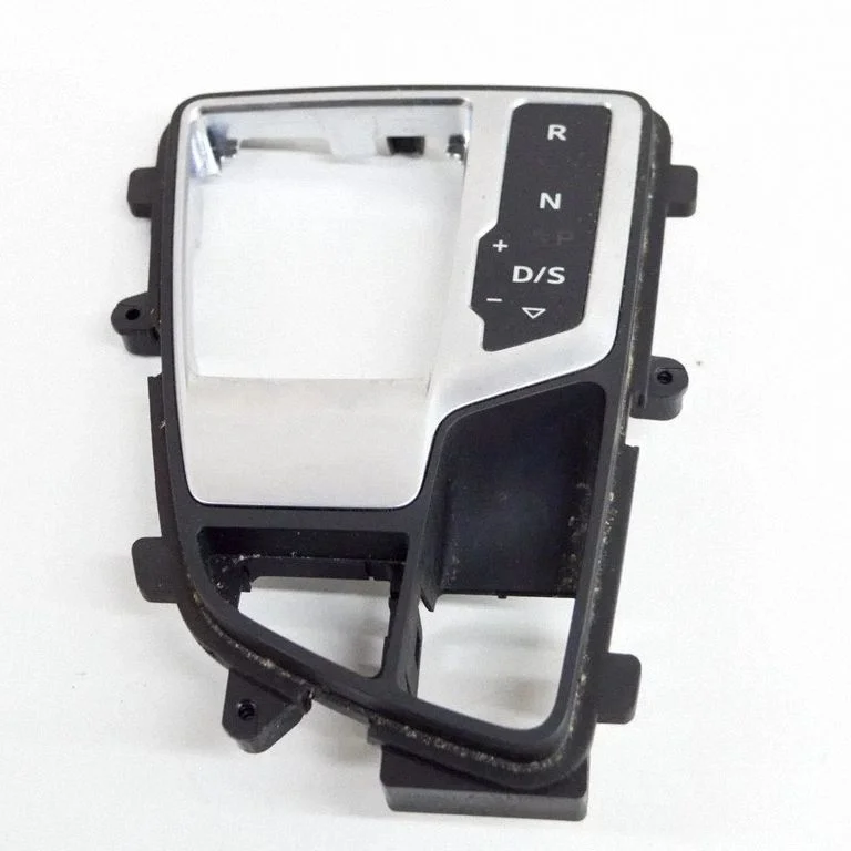 Pārnesumu pārslēga sviras apdare (plastmasas) 8W2713111C