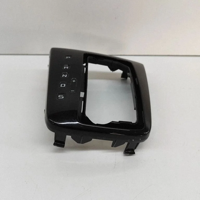 Pārnesumu pārslēga sviras apdare (plastmasas) 3T1713111D