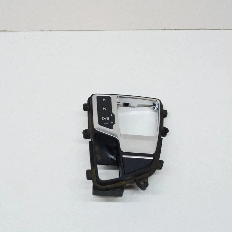 Pārnesumu pārslēga sviras apdare (plastmasas) 8W1713111C