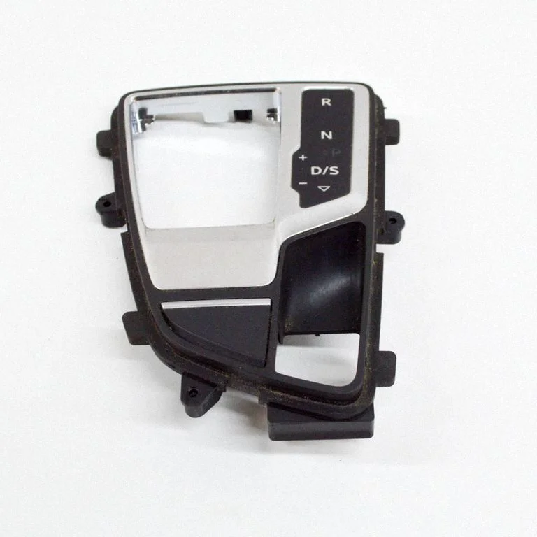 Pārnesumu pārslēga sviras apdare (plastmasas) 8W2713111C