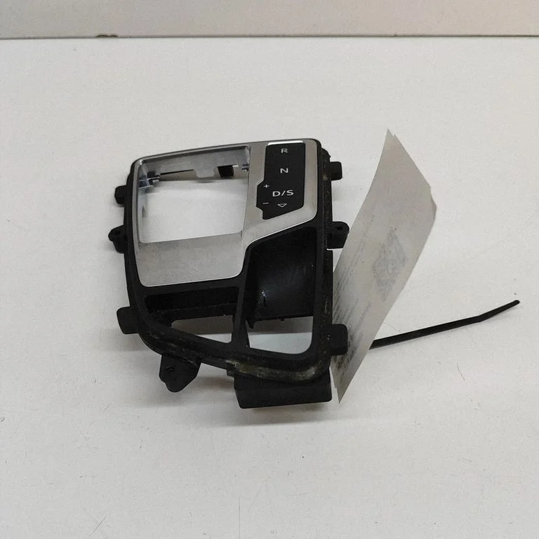 Gear shifter surround trim plastic 8W2713111C