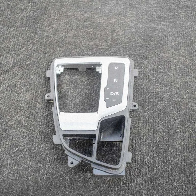 Käigukangi ümbrise viimistlus (plastik) 4M2713111F – Audi Q7 4M (2015-)