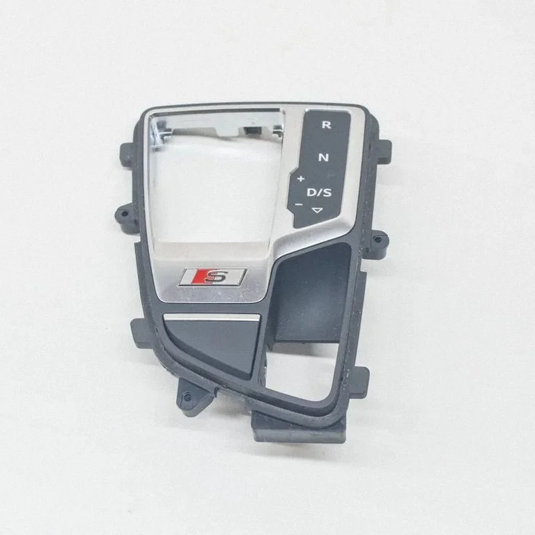 Pārnesumu pārslēga sviras apdare (plastmasas) 8W2713111B