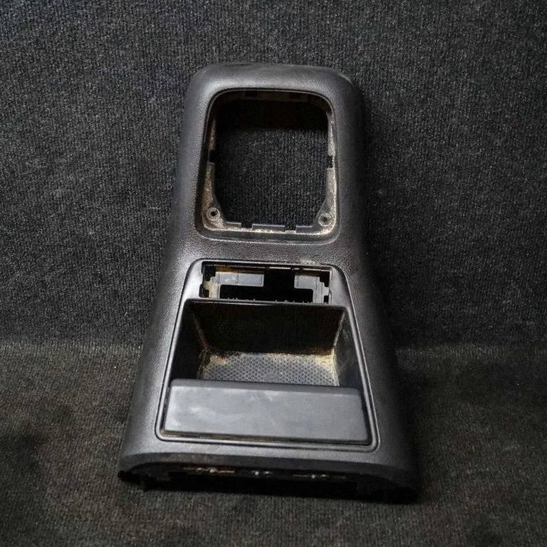 Pārnesumu pārslēga sviras apdare (plastmasas) – Volkswagen Tiguan (2007-2016)