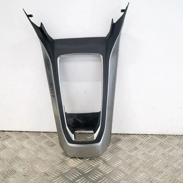 Käigukangi ümbrise viimistlus (plastik) – Peugeot 308 (2013-2021)