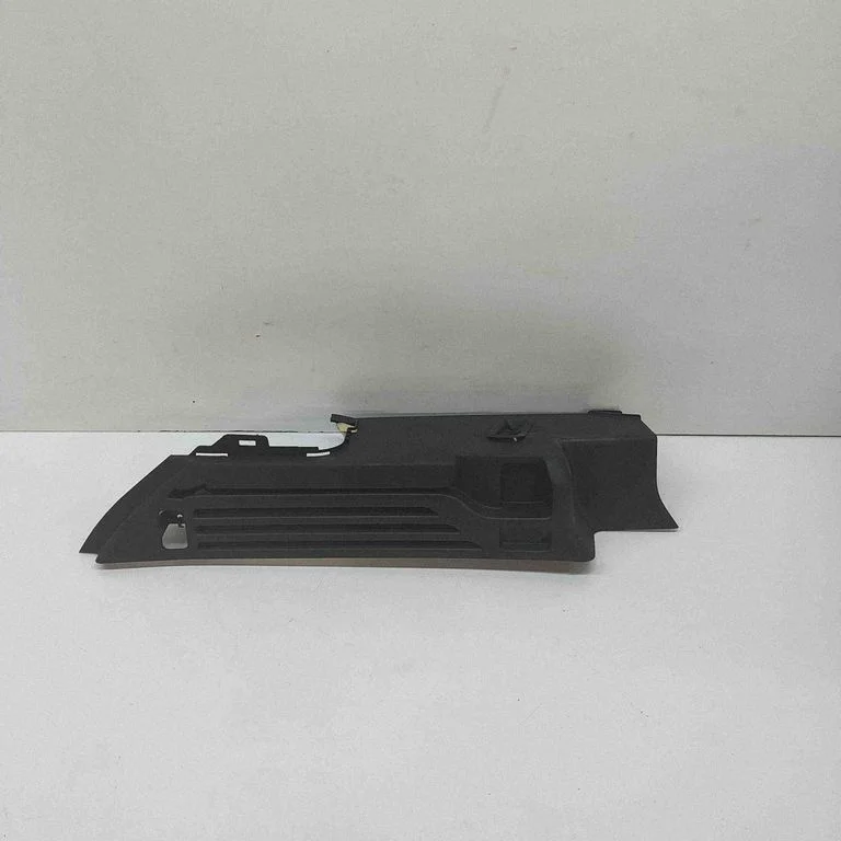 Keskkonsooli külje viimistlus (tagumine) M8E2613K37A