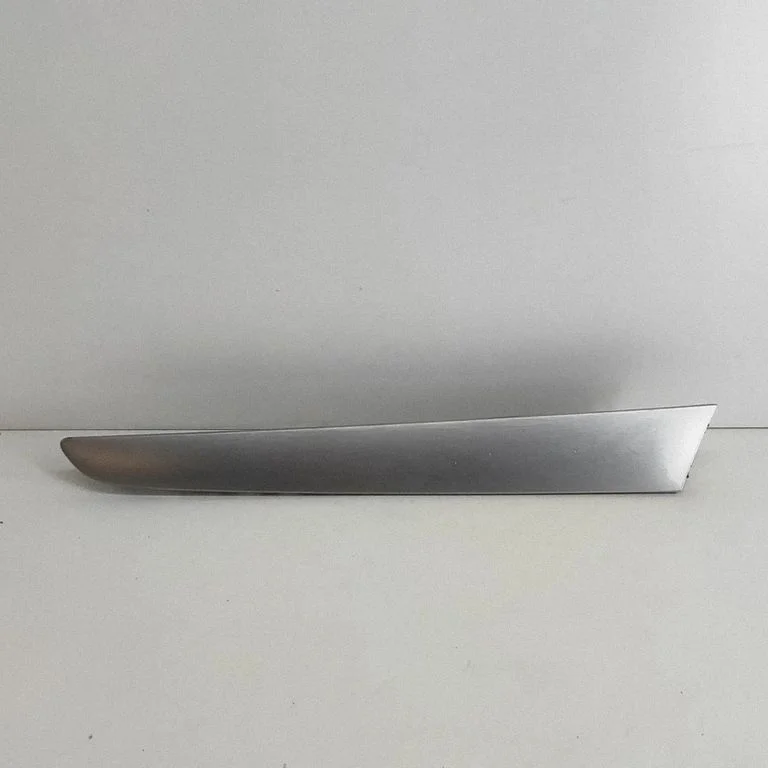 Boczek drzwi przednich 8R0867420