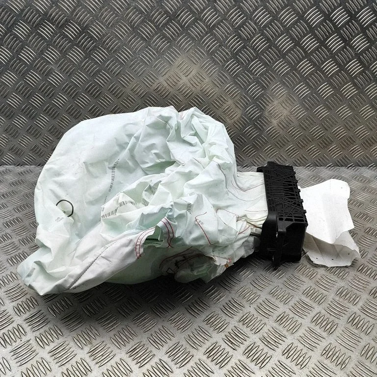 Kõrvalistuja turvapadi 8W0880204K