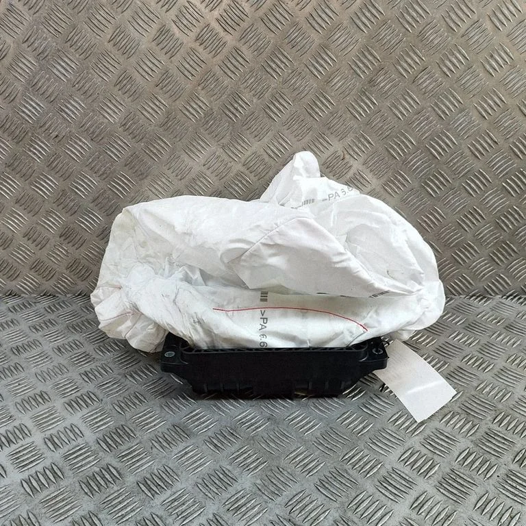Kõrvalistuja turvapadi 4KE880204 – Audi RS Q8 (2019-)
