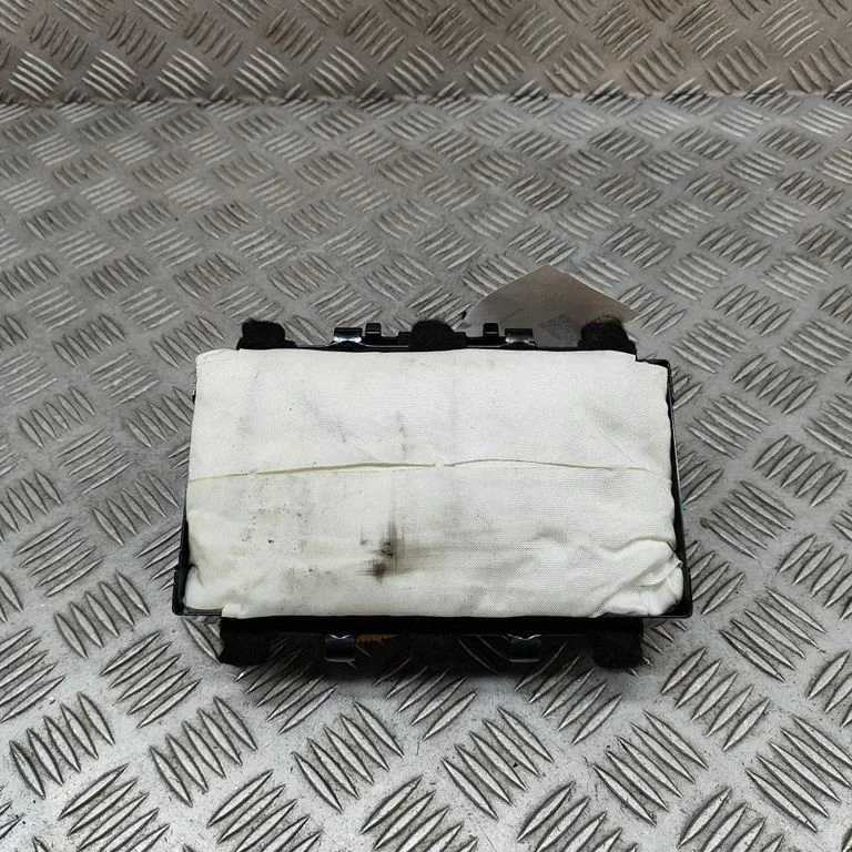 Passenger airbag SC2EM5820200