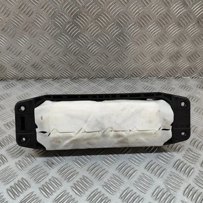 Kõrvalistuja turvapadi A2058600500