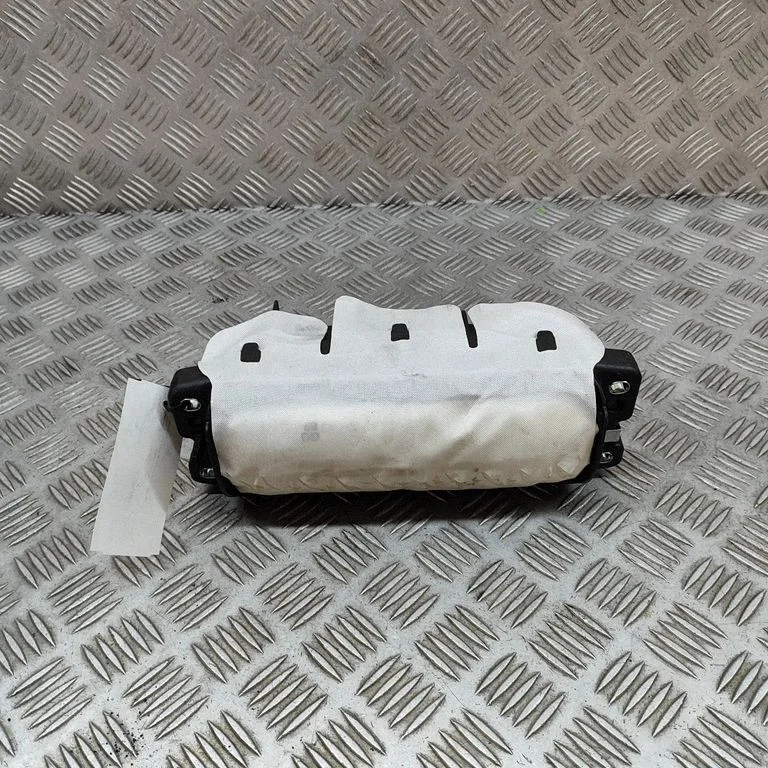 Kõrvalistuja turvapadi 34070106D