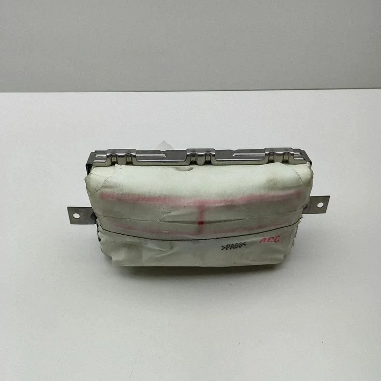 Passenger airbag – Lexus UX (2018-)