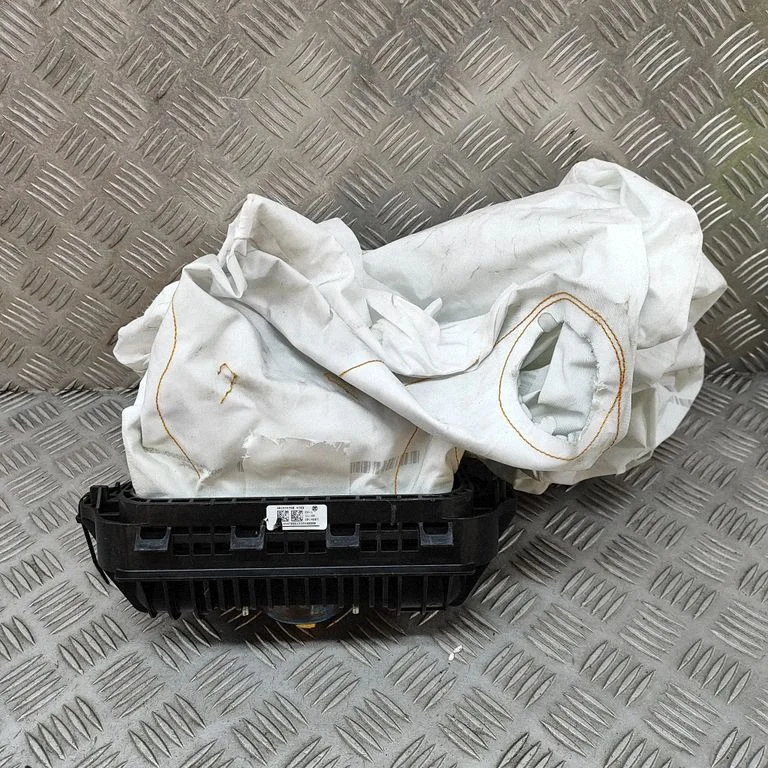 Kõrvalistuja turvapadi 9844801680