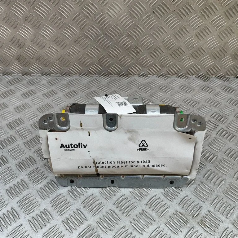 Kõrvalistuja turvapadi 605650100