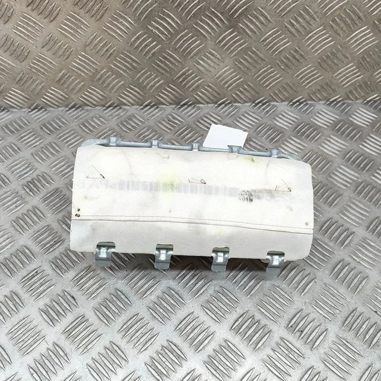 Pasažiera drošības spilvens L1TBA044A74AC